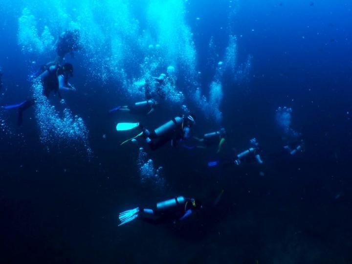 一碗腊八粥捧出浓浓年味